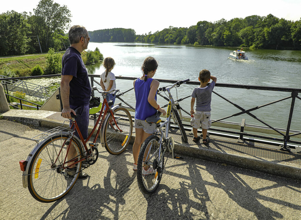 À vélo à Saint-Jean-de-Losne en famille